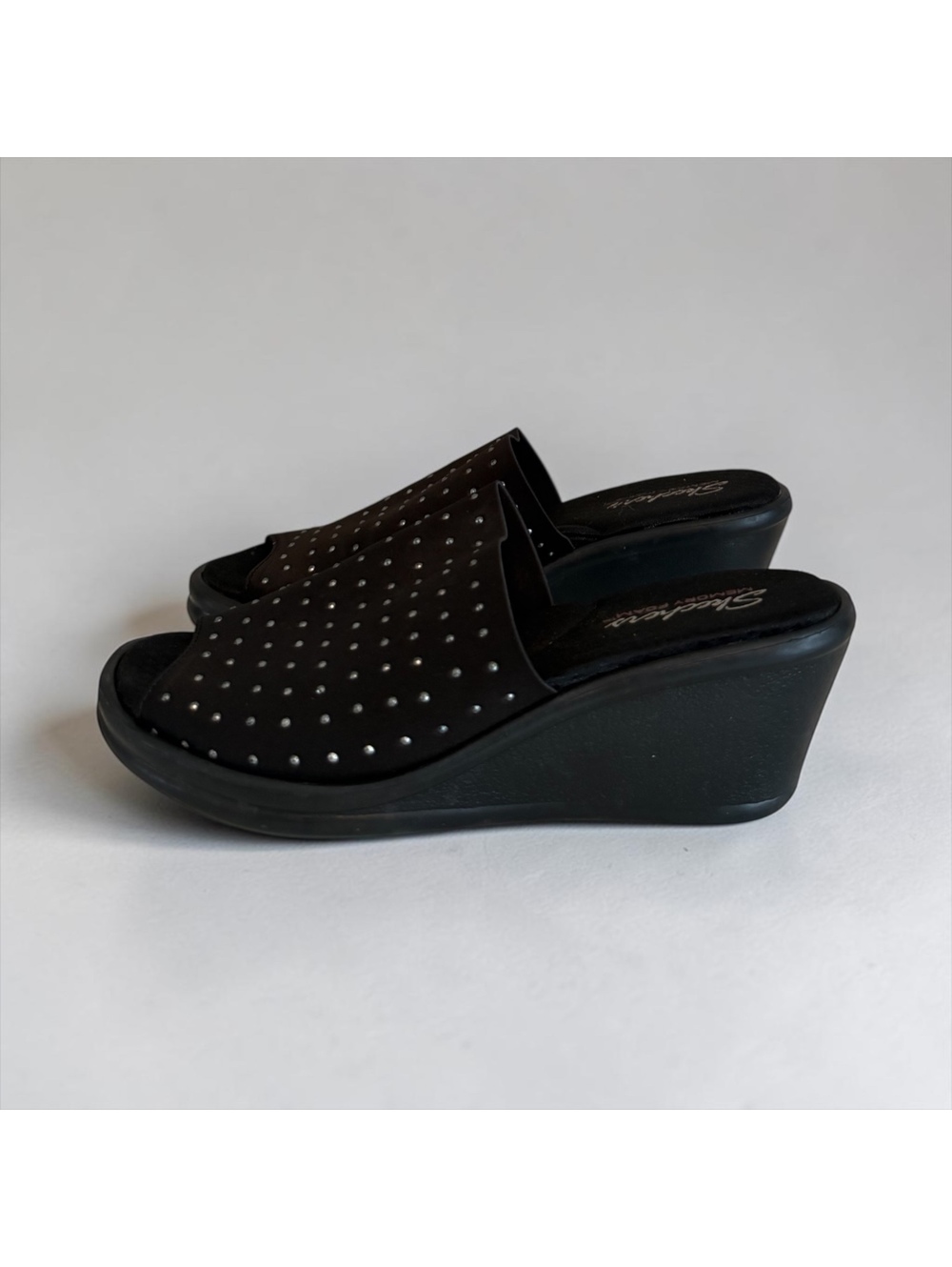 Skechers Rumblers Silky Smooth Wedge Sandals Black Studded Size 9.5 Memory Foam